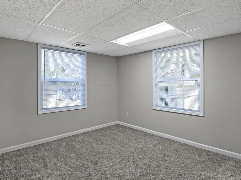 The Riverside Apartment Homes — Photo 32