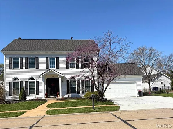 205 Harbour Pointe Dr, Grover, MO 63040