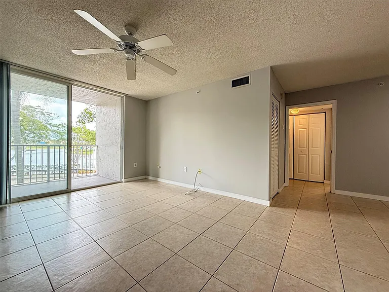 11165 SW 6th St #204 — Photo 6
