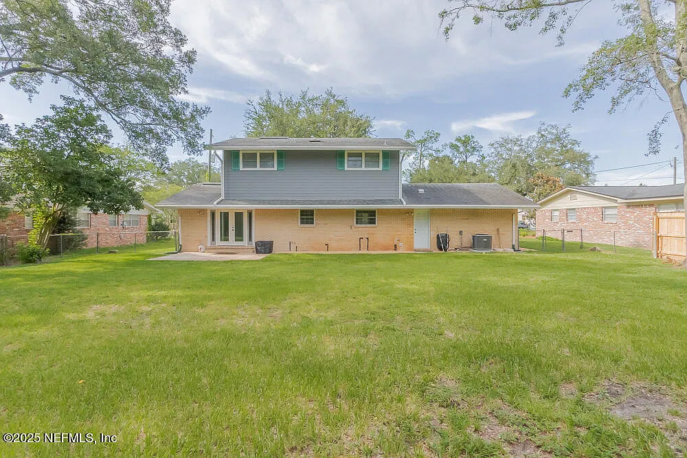 4 bed, 2.5 bath, 1700 sqft, $2,500 — Photo 2