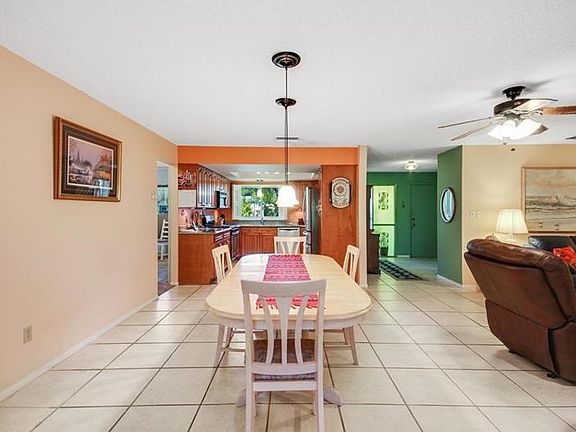5th image of 10655 Lazy Lake Dr