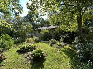 4 Hickory Rd, Oakwood Hills, IL 60013