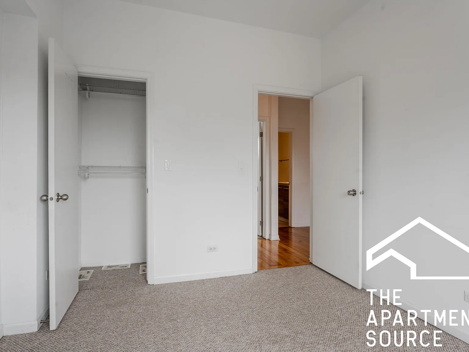1212 W Foster Ave — Photo 2