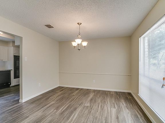2nd image of 1322 Pinecroft Dr