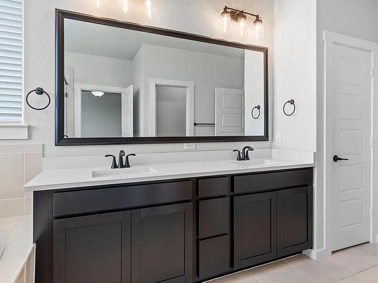 5843 Whitby Rd #17 — Photo 7