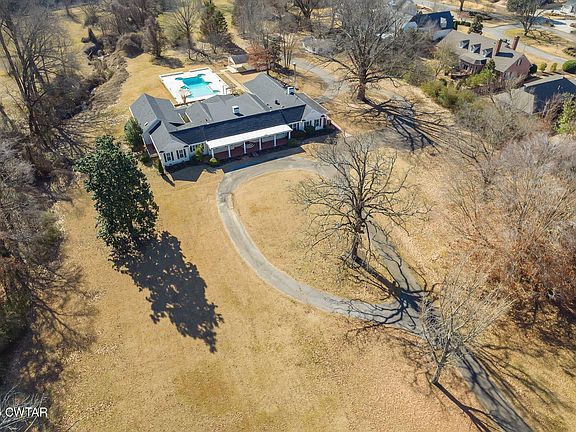 3rd image of 222 Country Club Ln