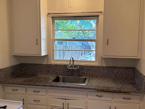 2nd image of 883 Lorna Dr