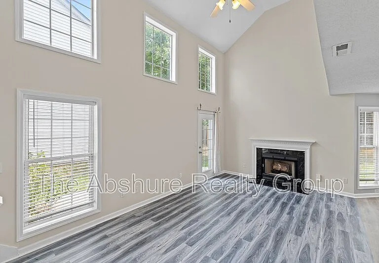 4224 Lake Woodard Dr — Photo 9