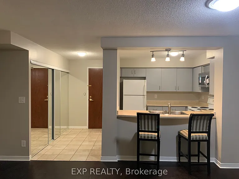 3 Ellesmere St #205 — Photo 5