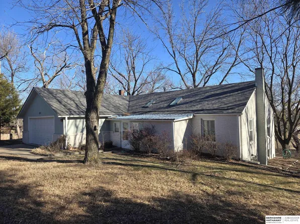 221 N 11th St, Plattsmouth, NE 68048