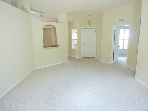 3rd image of 14 Fanshawe Ln