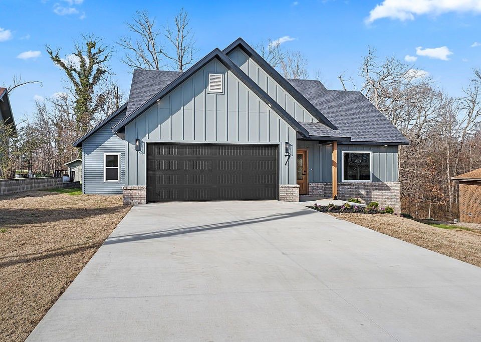 1st image of 7 Lockerbie Cir