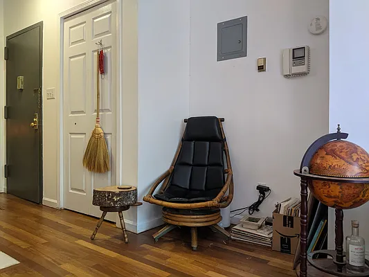 Rented by New York Realty | media 12