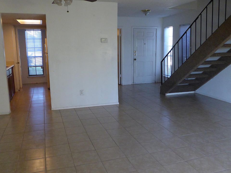 1st image of 2222 Capitan Dr APT A
