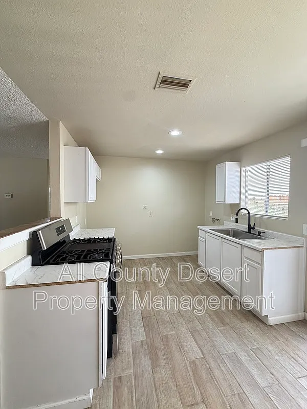 2 bed, 1.0 bath, $1,695 — Photo 4