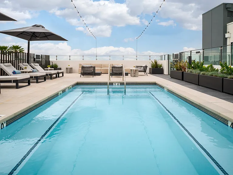 Venue Residences — Photo 16
