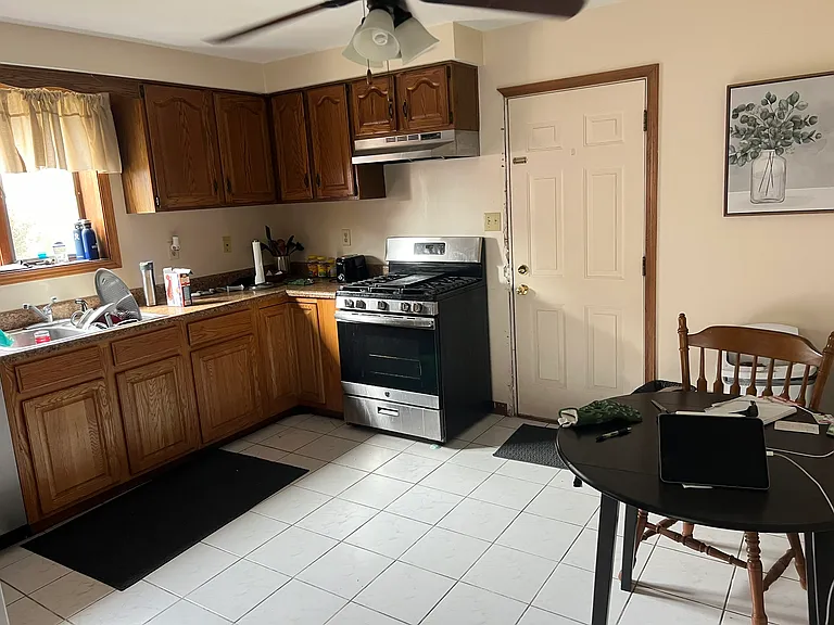712 N Rueth Dr — Photo 3