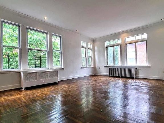 2nd image of 3985 Saxon Ave #2