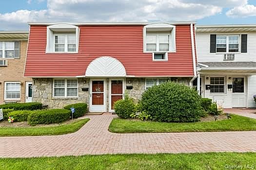 1st image of 15 Springwood Drive
