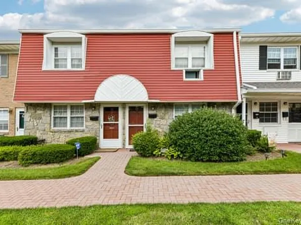 15 Springwood Drive, North Babylon, NY 11703