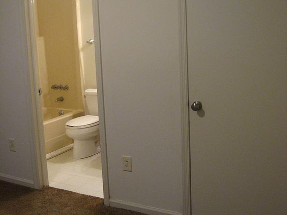 4th image of 501 Walnut Ave SE APT 14