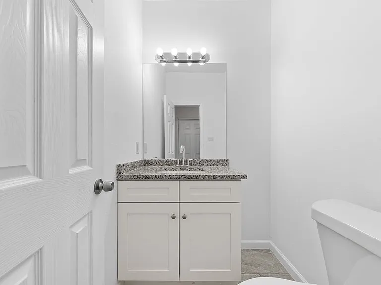 323 Gabriel St #202 — Photo 11