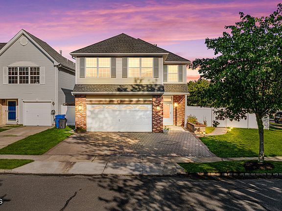 2nd image of 41 Tall Oaks Ct