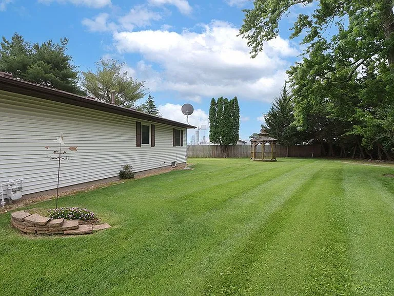 Parkview Dr — Photo 32