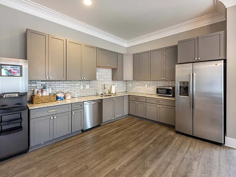 Foxwood Apartments — Photo 49