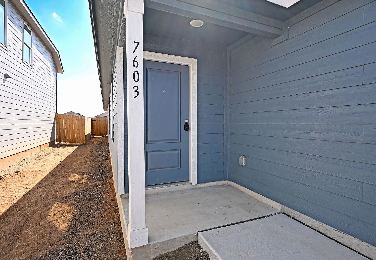 4 bed, 2.5 bath, 1483 sqft, $1,445 — Photo 2