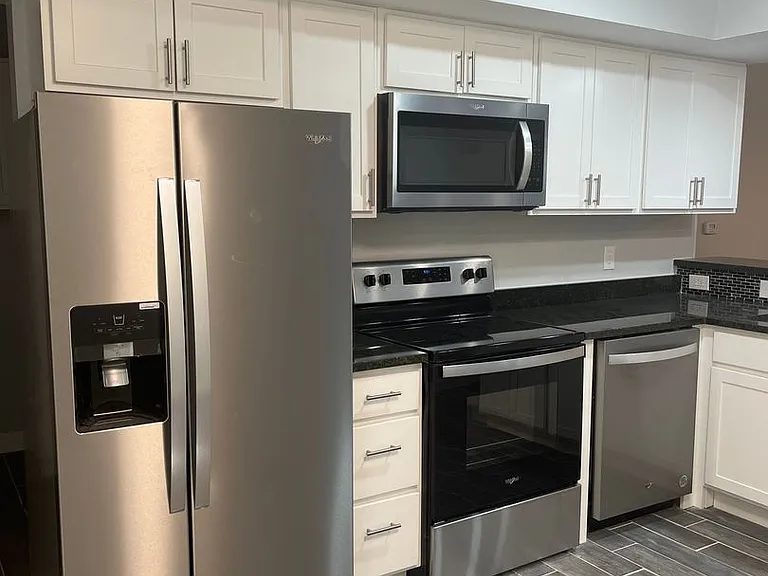 3240 Summerhill Ln — Photo 3