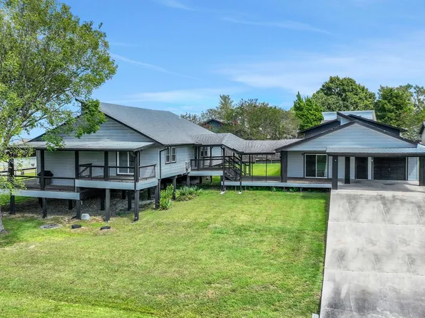 930 Paradise Dr, Coldspring, TX 77331