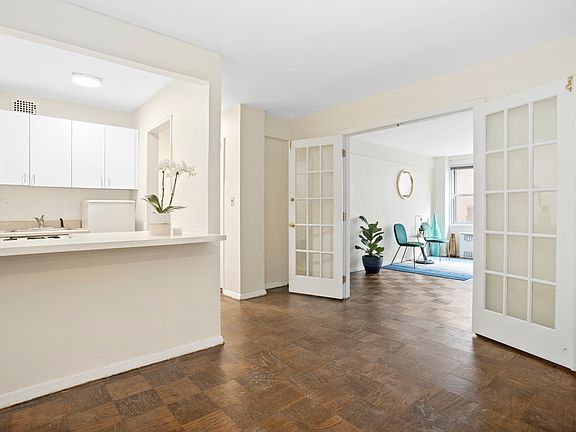 2nd image of 141 E 55th St APT 7C