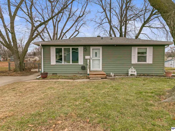 7544 Valley Rd, La Vista, NE 68128