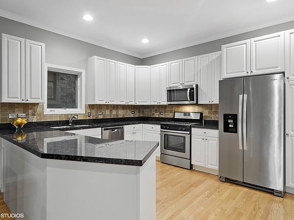 5th image of 3310 N Damen Ave #1