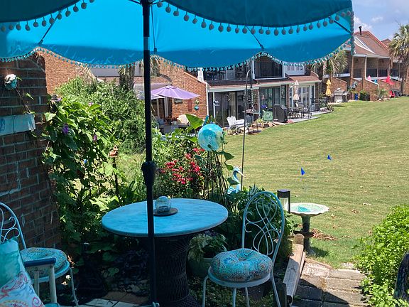 Spacious patio with spectacular vire of Lake Murray and the dam