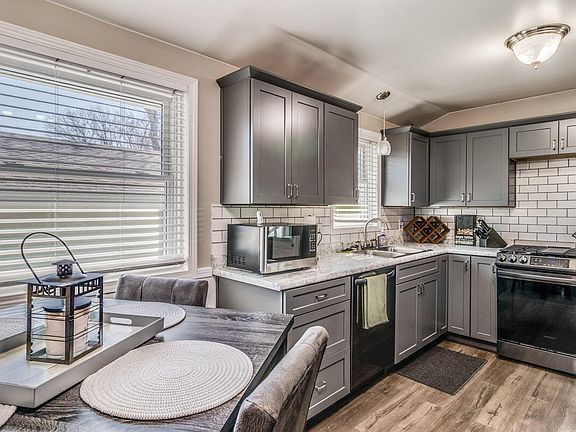 5th image of 93 W Acacia Blvd