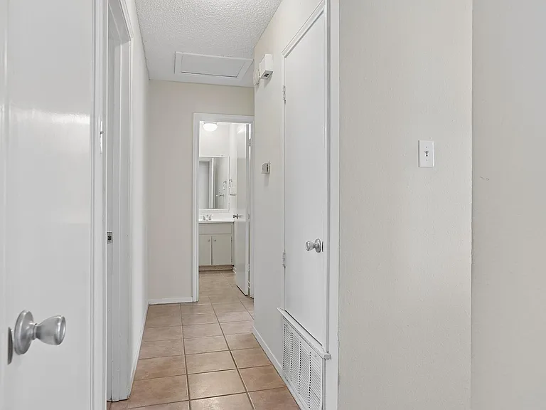 3114 Plantation Rd #A — Photo 6