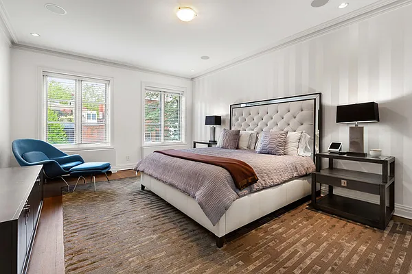 Sold by Sloane Square | media 19