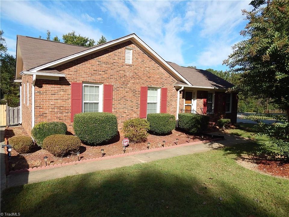 1st image of 4929 Shady Pine Dr