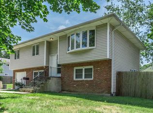 72 Sunset Dr, Huntington, NY 11743
