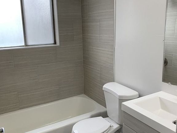 4th image of 1150 E Garfield Ave #9863273