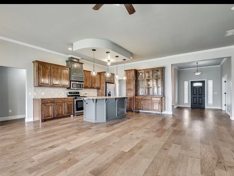3900 Lockhart Dr — Photo 4