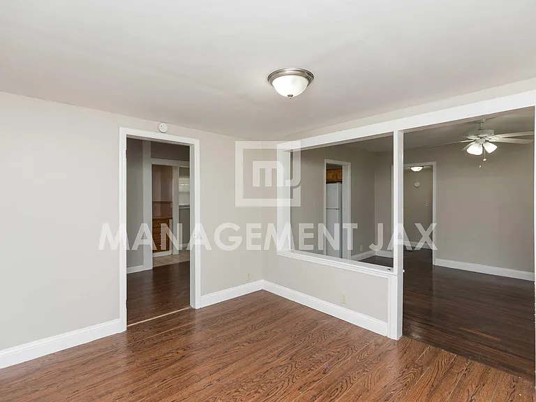 1458 Royal Court Ln — Photo 9