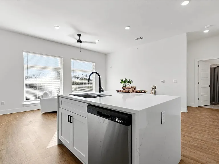 1811 Webberville Rd #1305 — Photo 4