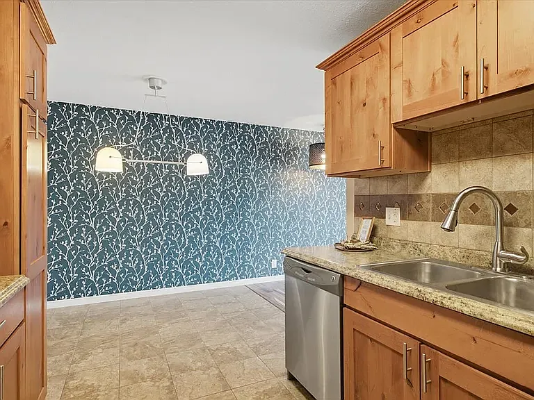 2 bed, 900 sqft, $1,650 — Photo 3