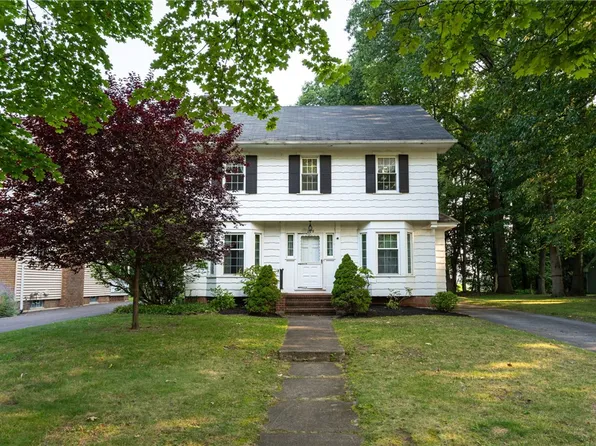 108 Chestnut Hill Dr, Rochester, NY 14617