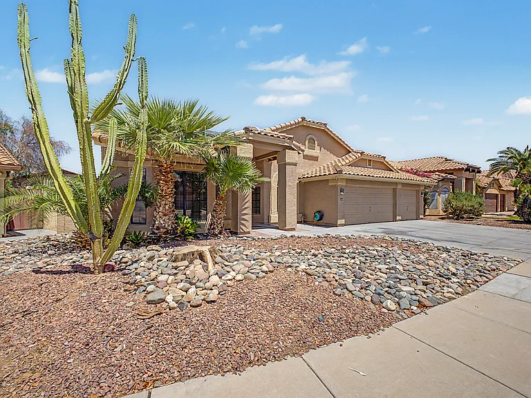3103 N Meadow Ln — Photo 3