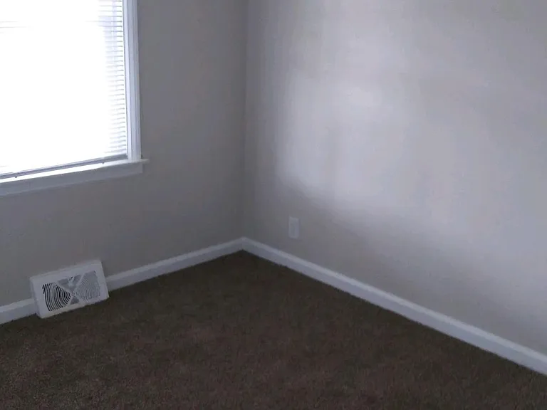 23718 Lambrecht Ave — Photo 12