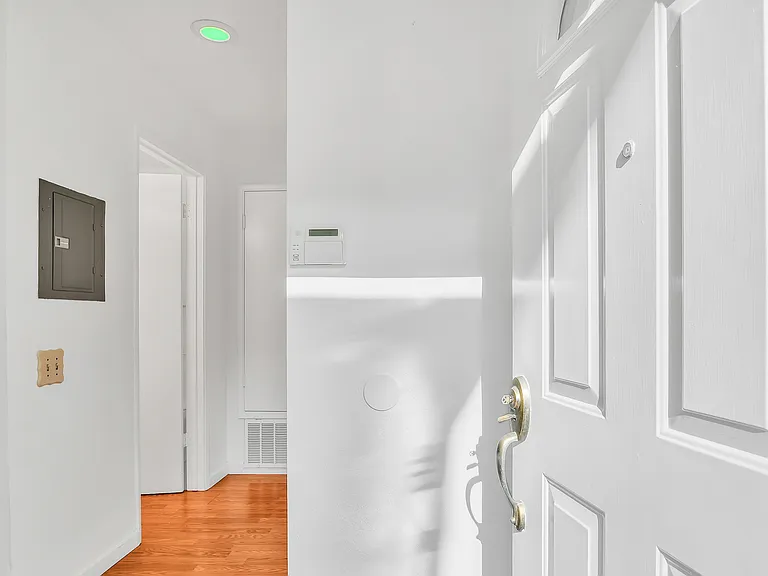 291 S Wildwood — Photo 4